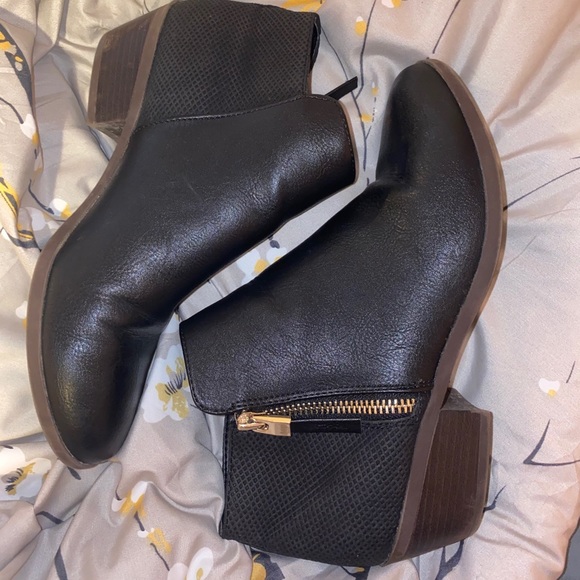 Short boots - Picture 2 of 2